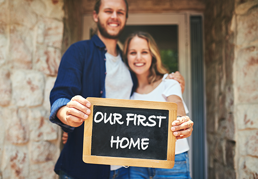 featured-couple-first-home-sign